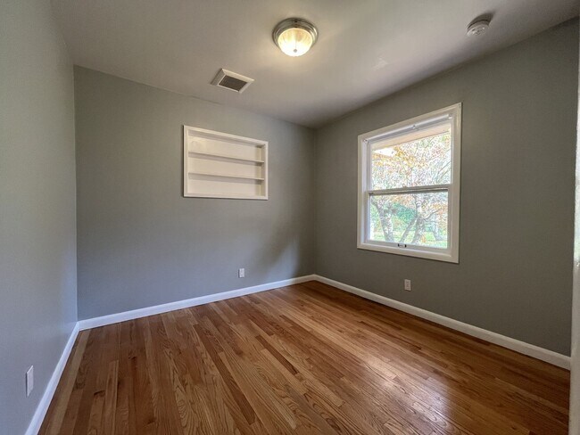 Building Photo - Beautiful 3-Bedroom Home with Remodeled Kitchen, Dual Living Spaces & Spacious Backyard