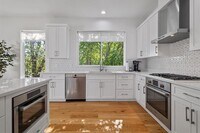 Building Photo - 2222 Moser Ave