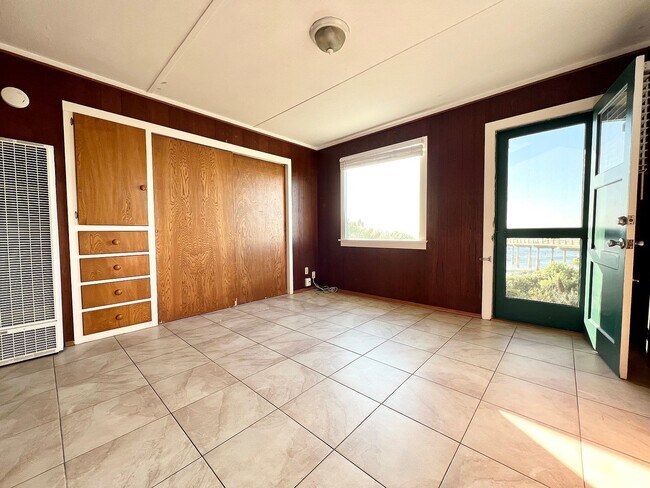 Building Photo - Cottage Facing the ocean VIEW!