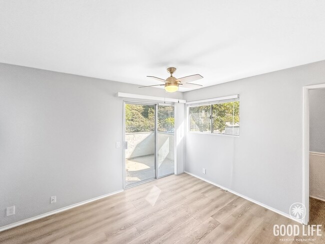 Building Photo - Stunning 2BD/2.5BA W/ In-Unit Laundry and ...