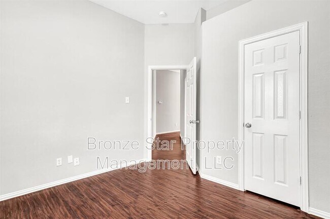Building Photo - 2827 Rosewood Blvd