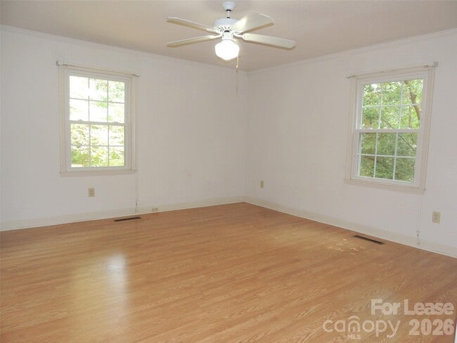 Building Photo - 131 Holbrook St