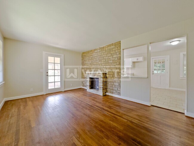 Building Photo - 3-Bedroom, 1-Bath Home in Forestdale