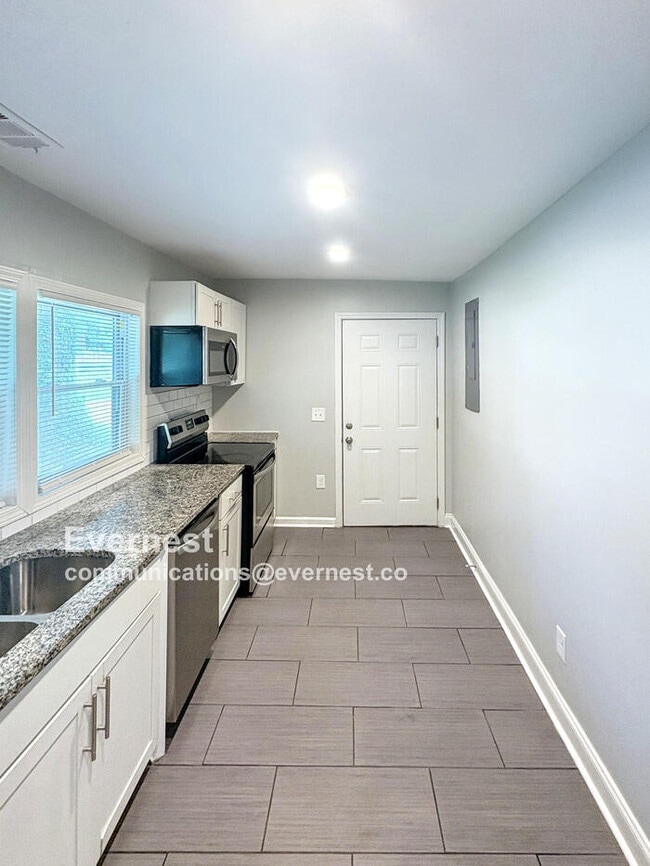 Building Photo - 2228 Jernigan Dr SE