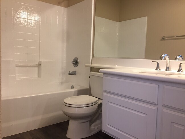 upstairs bathroom - 504 Robins Pl