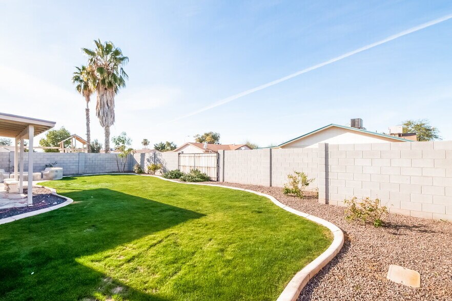 Building Photo - 736 W El Prado Rd