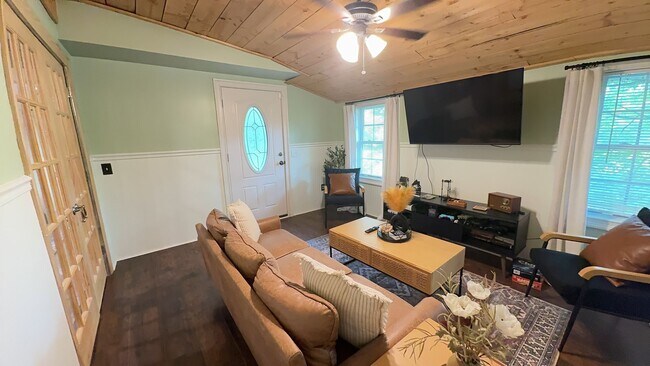 Building Photo - 69 Belknap Ln