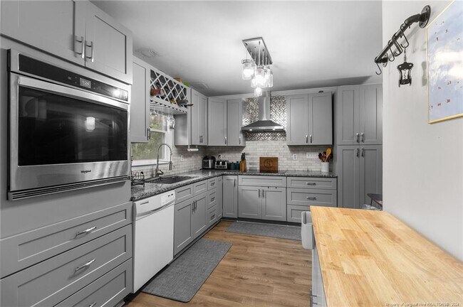 Building Photo - 3532 Kelburn Dr