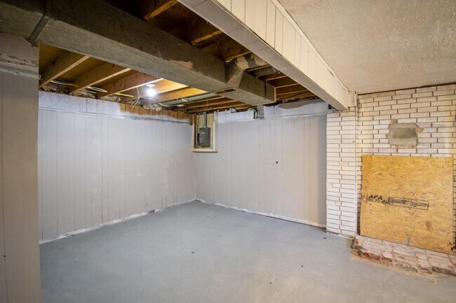 Building Photo - 2826 Bryan Ave