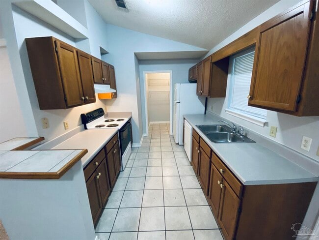 Building Photo - 1000 Sable Dr