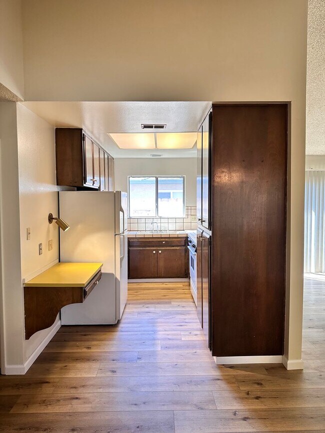 Building Photo - 8817 Littleoaks Way