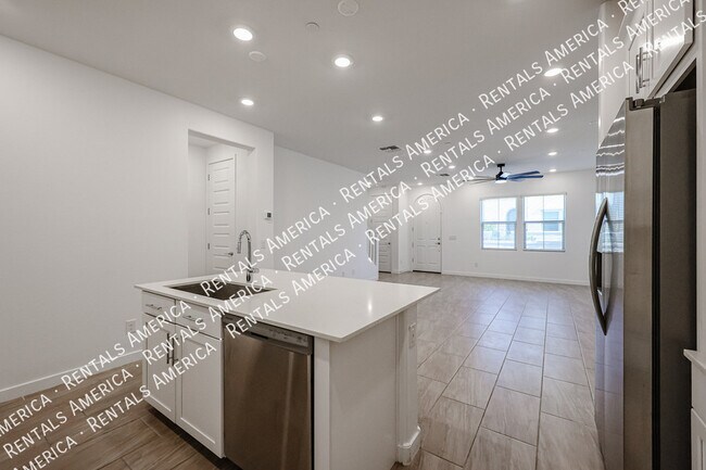 Building Photo - 4077 S Sabrina Dr