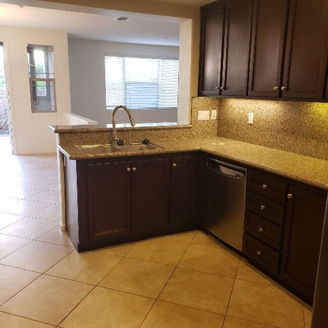 Building Photo - Awesome Home Awesome area 2bed w/ bonus ro...