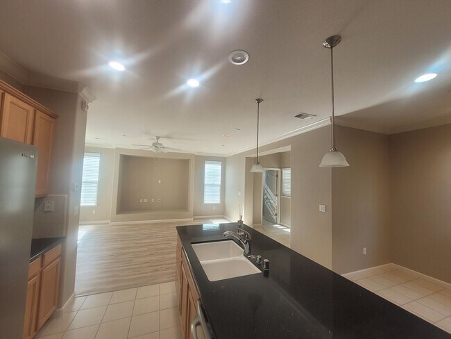 Building Photo - 5998 Camden Cir