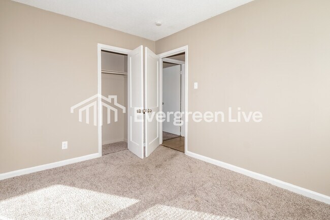 Building Photo - 1597 Michael St