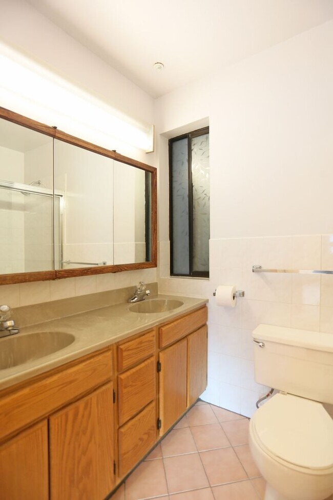 Building Photo - 1269 3rd Ave