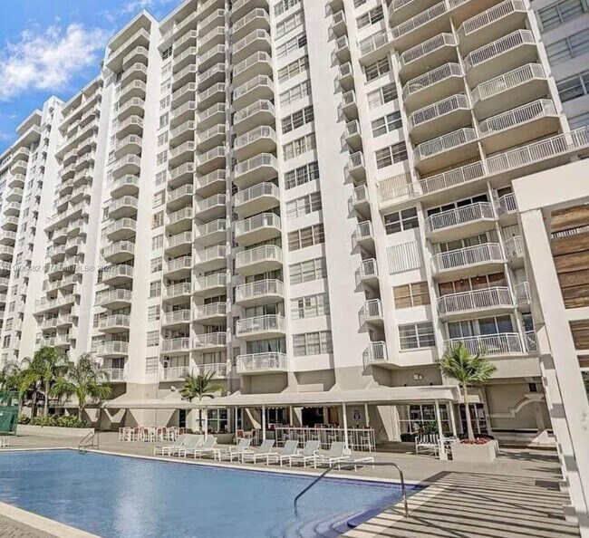 Primary Photo - 18041 Biscayne Blvd