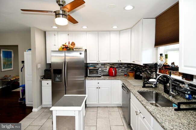 Building Photo - 5815 Arbroath Dr