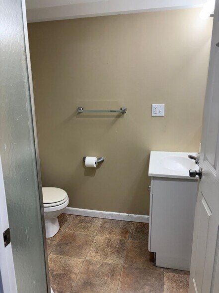 Building Photo - 1120 NE 9th St