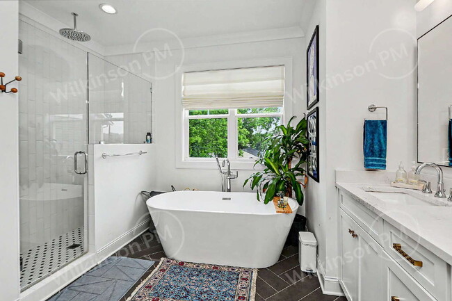 Building Photo - Luxurious & Upscale 3Br/2.5Bth, Perfect for Corporate Relocation, Professional Athlete, Successfu...