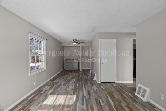 Building Photo - 409 Caithness Rd