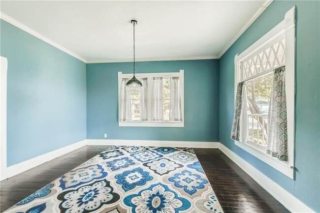 Building Photo - 1319 Davis St