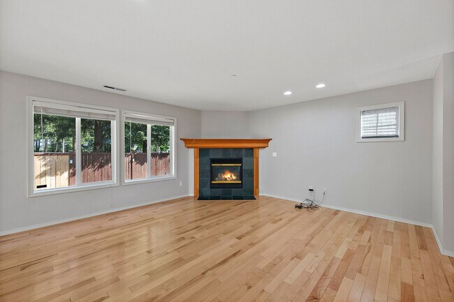 Building Photo - Charming 3-Bed Craftsman in DuPont | Trail...