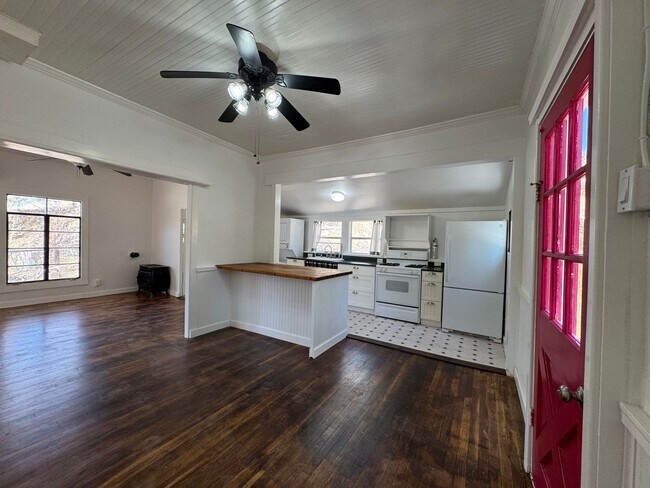 Building Photo - 1BR/1BA 740 sq.ft. SHORT TERM RENTAL in Old Bisbee, AZ