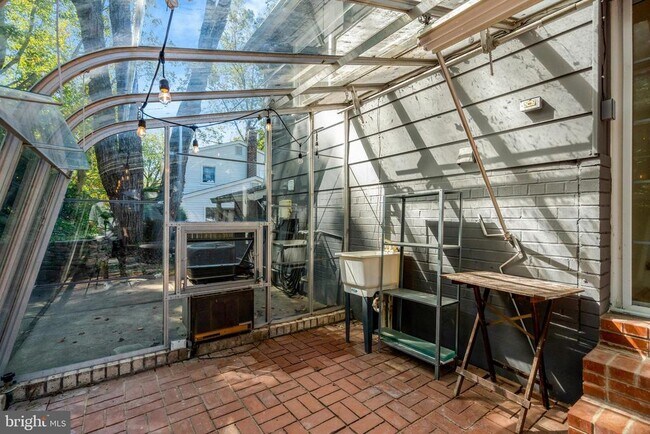 Building Photo - 6805 Reynard Dr