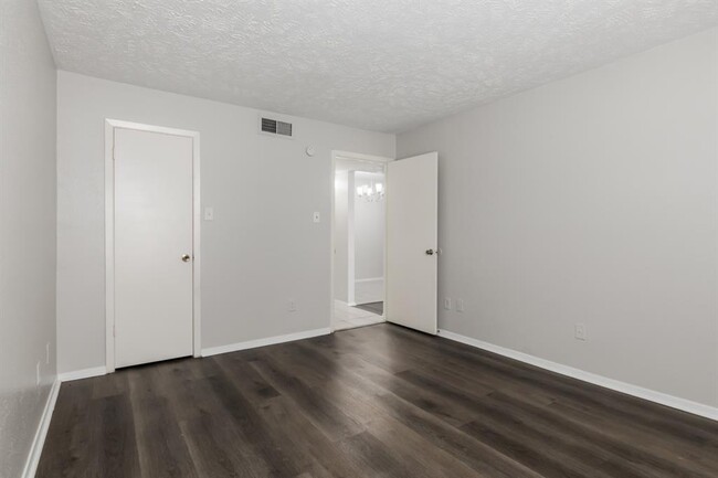 Building Photo - 10555 Turtlewood Ct