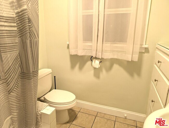 Building Photo - 2404 5th Ave