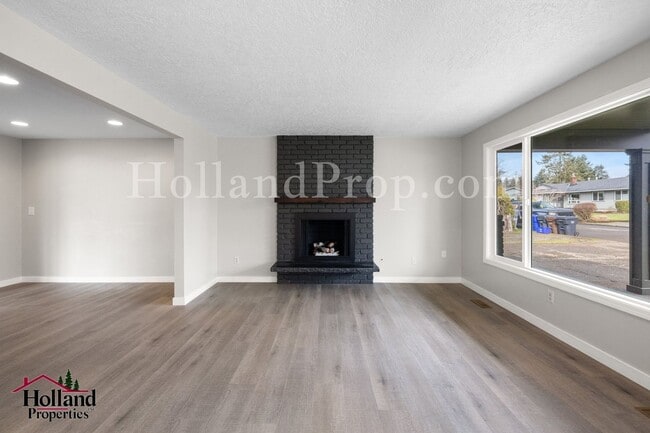 Building Photo - Fully Renovated 4-Bedroom Home with Shop, RV Parking & Expansive Yard – Oregon City