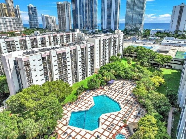 Building Photo - 17021 N Bay Rd