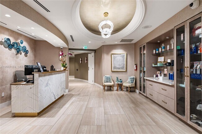 Building Photo - 16051 Collins Ave
