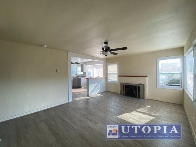 Building Photo - Charming Pleasure Point Home With Large Yard