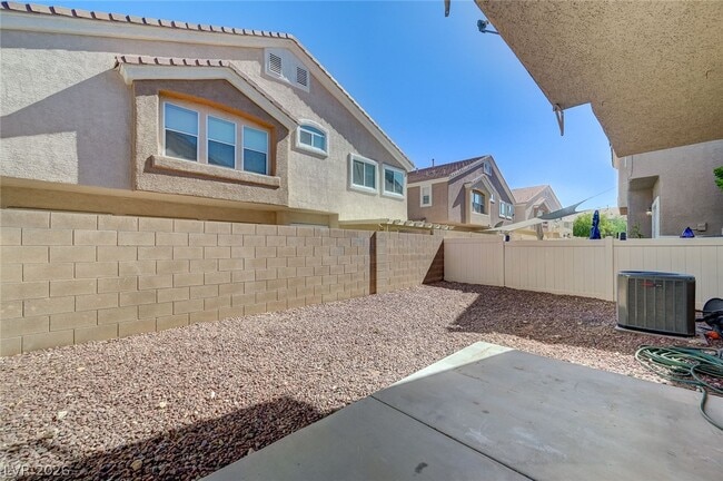 Building Photo - 8749 Horizon Wind Ave