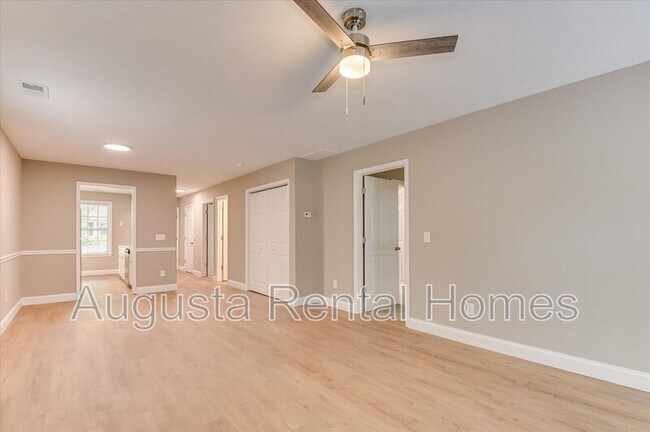 Building Photo - 111 Kelly Dr