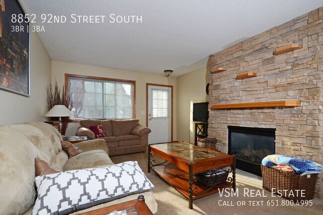 Building Photo - GORGEOUS 3 bedroom, 2.5 bathroom townhome ...