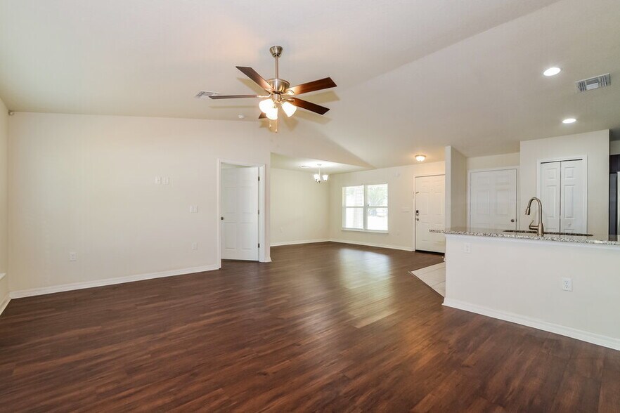 Building Photo - 938 Nancy Ct
