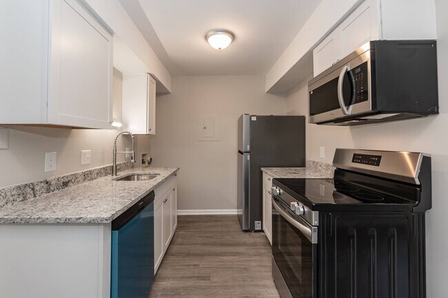 Building Photo - 205 Johnson St