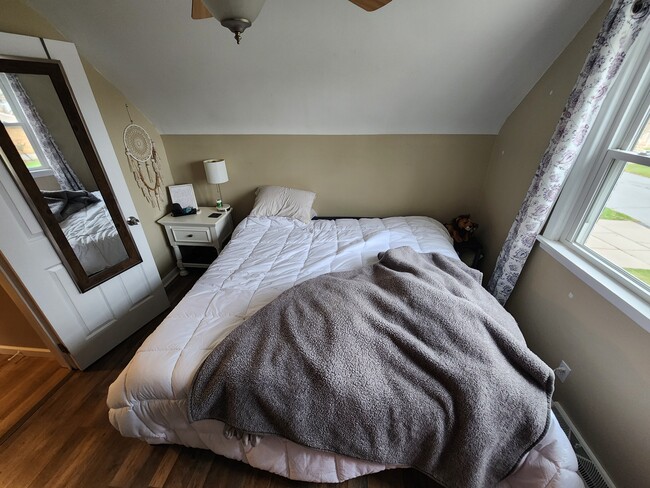 Bedroom, king bed with nightstands. - 79 Pacecrest Ct