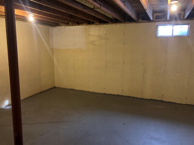 Building Photo - 111 E Follett St