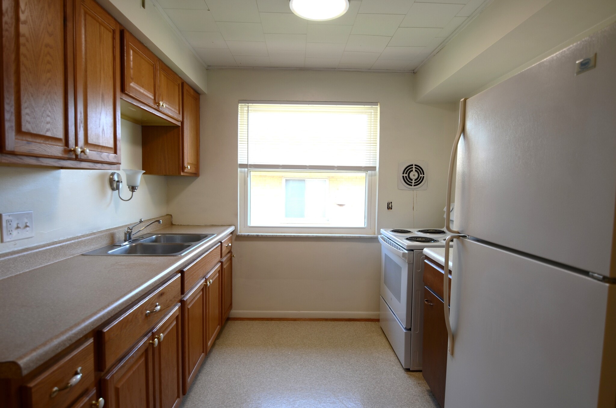 Building Photo - 3230 Blueacres Dr