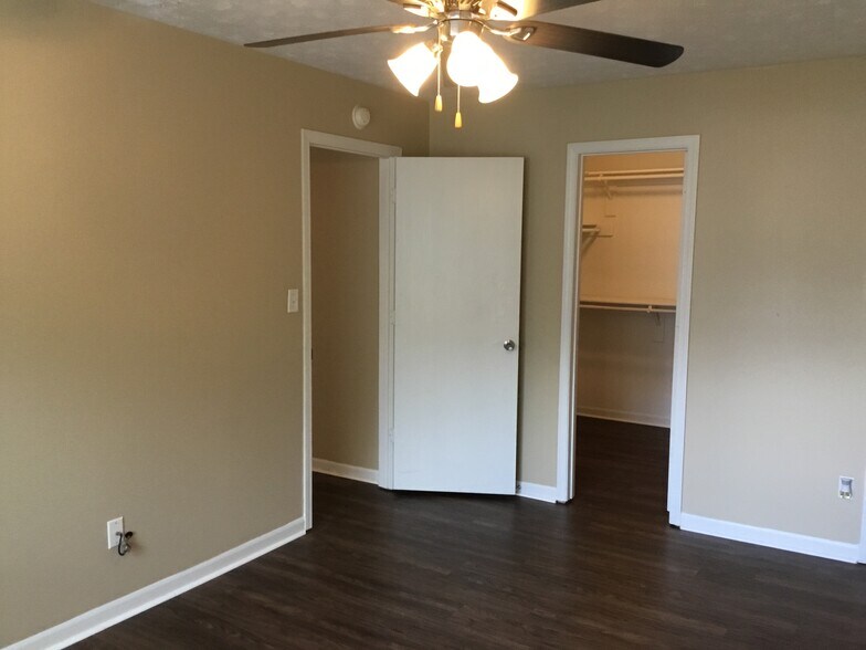 Building Photo - 2040 Theodore Dr