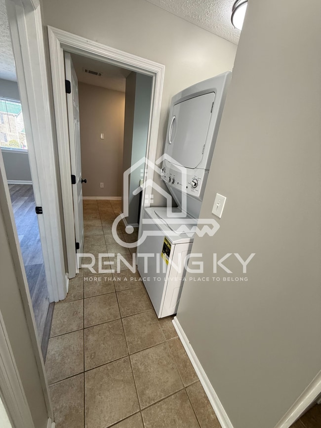 Building Photo - 124-126 Nave Pl