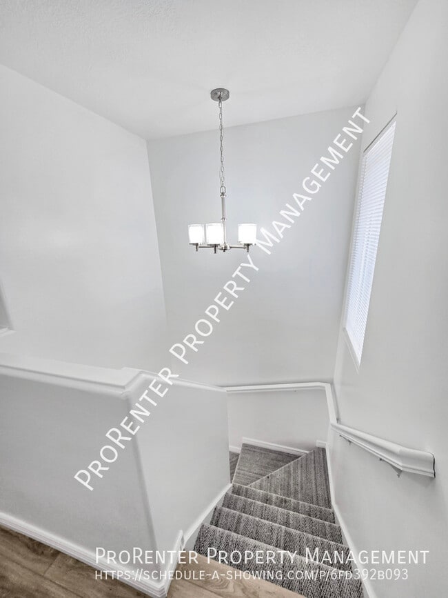 Building Photo - 652 W 800 N