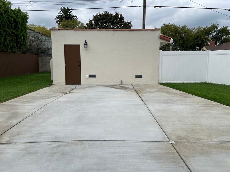 Building Photo - 4209 Vinton Ave