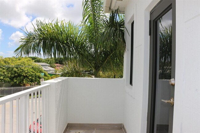 Building Photo - 25372 SW 135th Ave