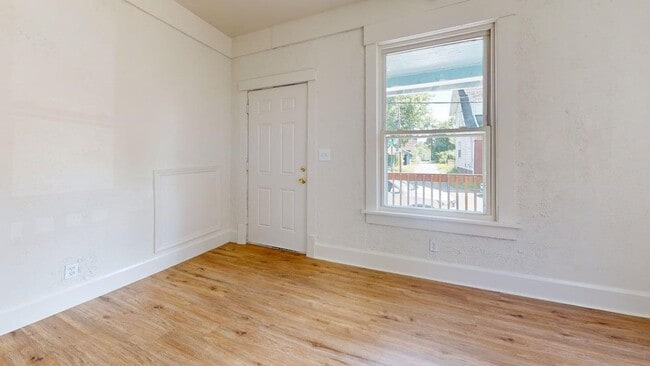 Building Photo - 1223 Troy Pl NW