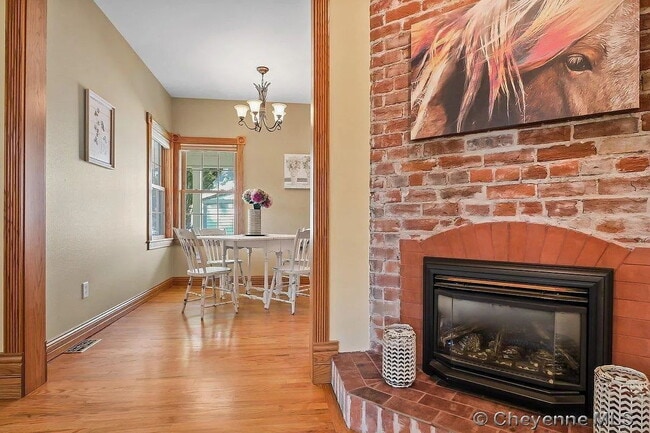 Building Photo - Charming Three Bedroom Home!